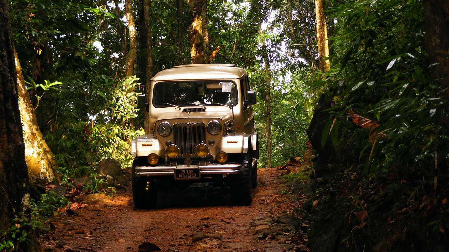 Touring in an old school 4x4 jeep, Sri Lanka Holiday Package, Tour Packages, Soul Sri Lanka